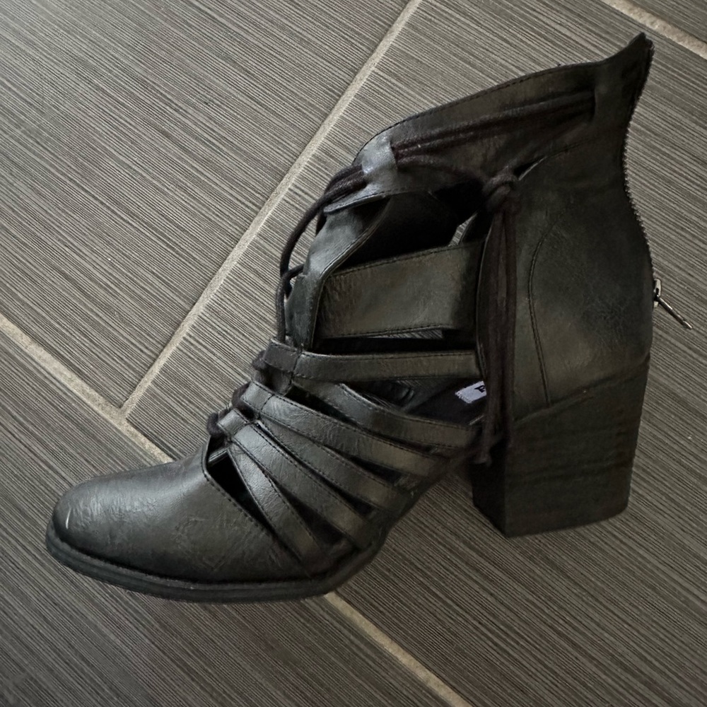 Black lace up gladiator ankle boots ?
